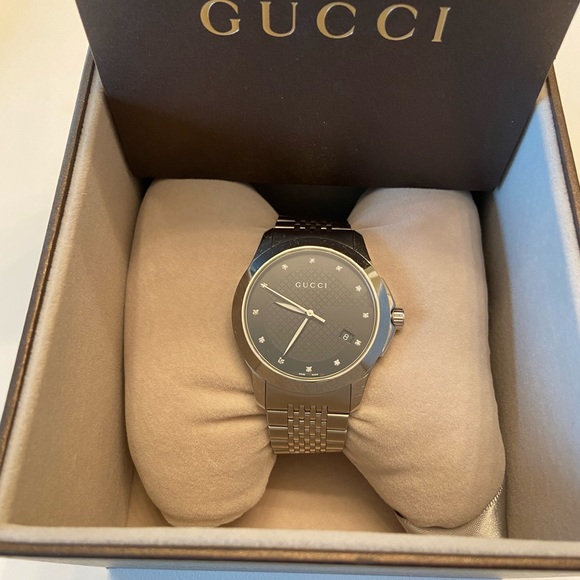 Ladies Gucci Watch - Picture 1 of 2